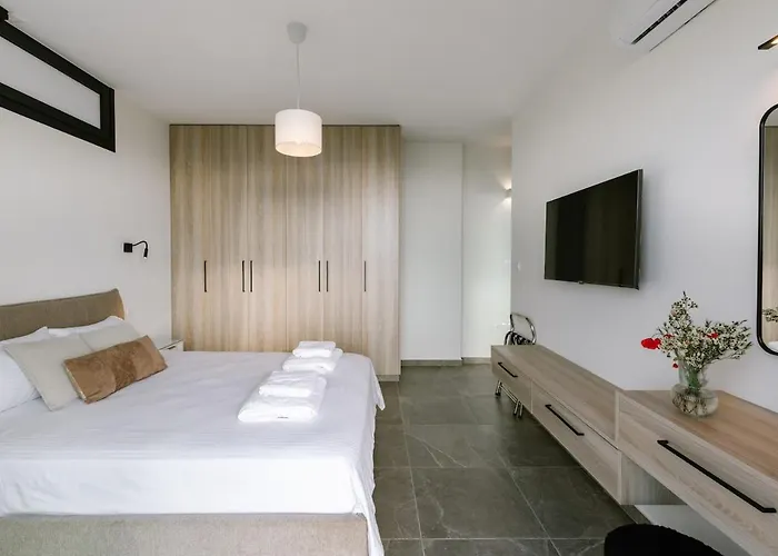 Stella Heights - Adults Only *