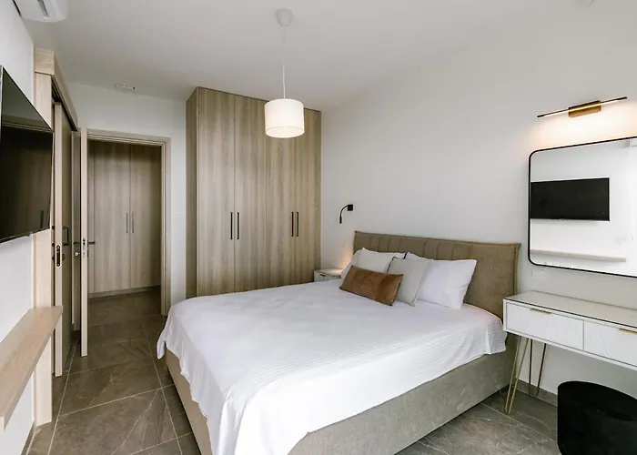 Stella Heights - Adults Only